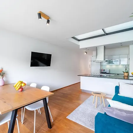 Apartamento With 4 Bedrooms