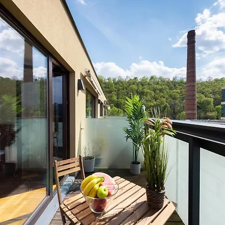 With 4 Bedrooms Apartamento
