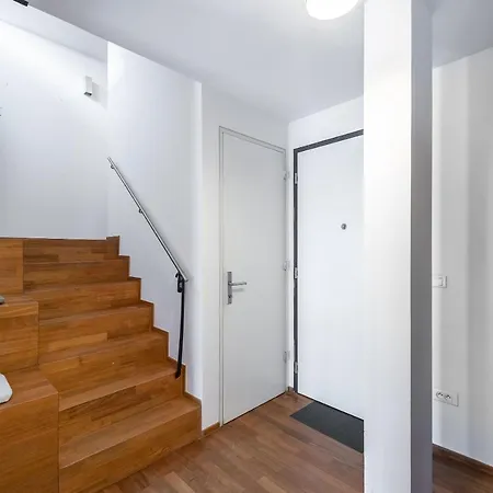 With 4 Bedrooms * 布拉格
