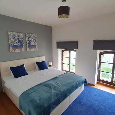 With 4 Bedrooms 布拉格