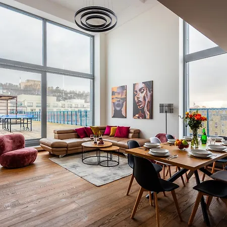 Comfort 3br Penthouses I Featuring A Terrace In I Metro شقة براغ