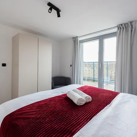 شقة Comfort 3br Penthouses I Featuring A Terrace In I Metro براغ