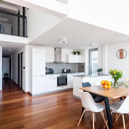 Apartamento Stylish Penthouses Featuring A Terrace In
